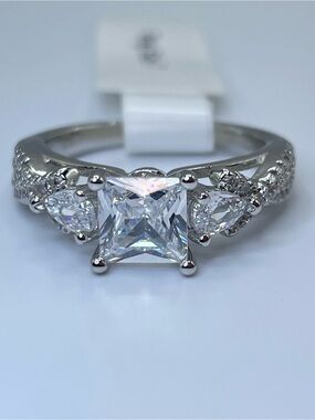 Swarovski Crystal Elements White Crystal Princess Cut Statement Ring Sz 7